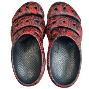 Keen Yogui Arts Clogs Sandals in Rip City Paisley (Red/Black) Pattern Size M7/W9